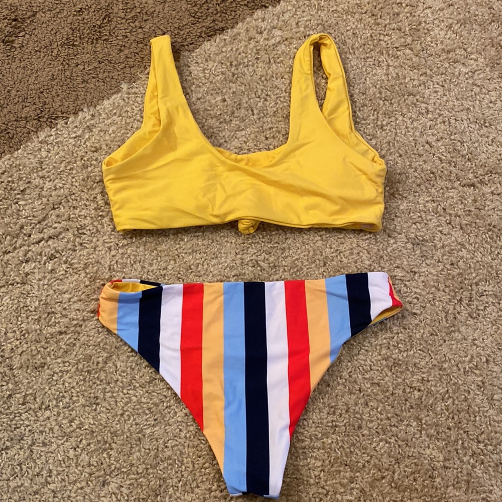 Bikini - Picture 2 of 3